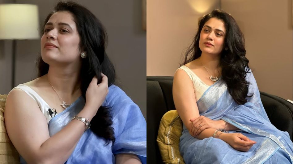 नीली साड़ी, स्लीवलेस ब्लाउज! कौन हैं गिरिजा ओक गोडबोले, जो बन गईं इंडिया की नई 'नेशनल क्रश'? Video Thumbnail