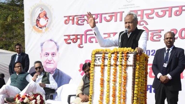 सीएम अशोक गहलोत ने राहुल गांधी को बताया कम्युनिस्ट! जानें क्या है मामला NewsTak