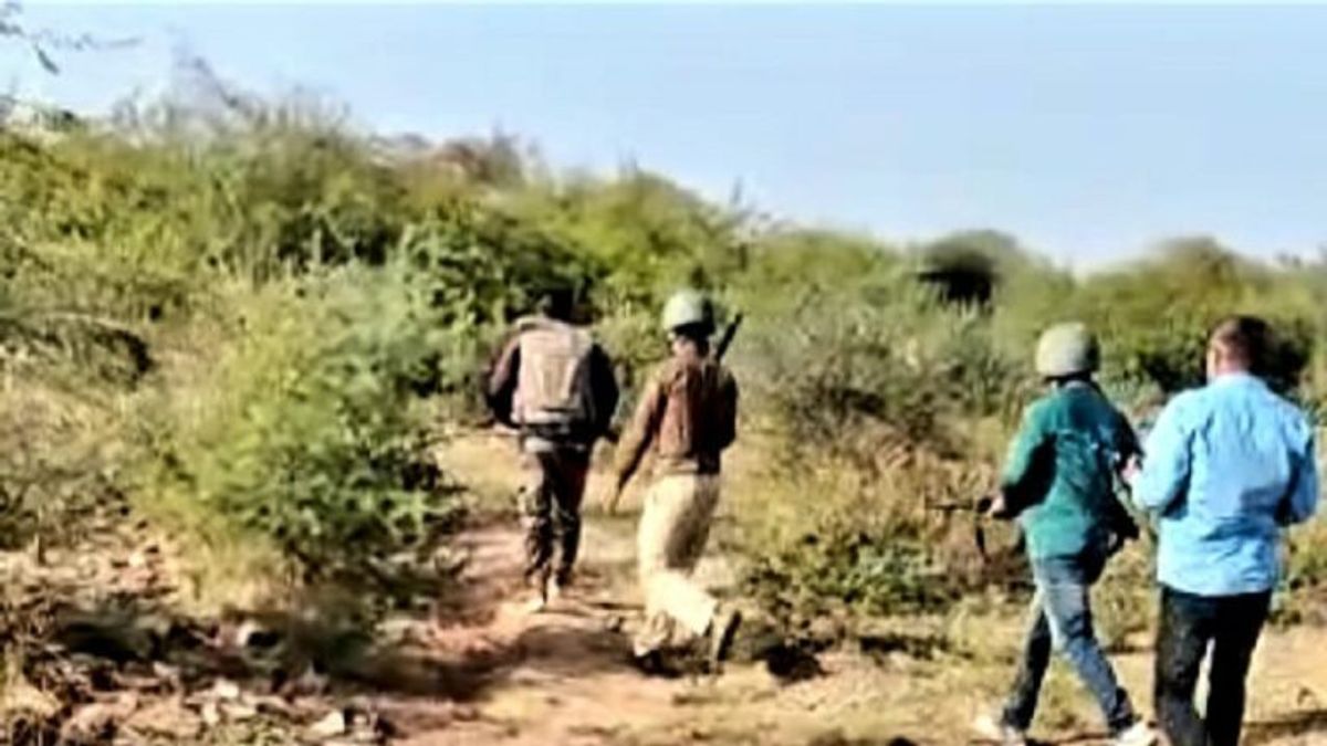 धौलपुर: बीहड़ में छिपे 2 कुख्यात इनामी डकैत गिरफ्तार, रायफल और 1 दर्जन कारतूस बरामद NewsTak