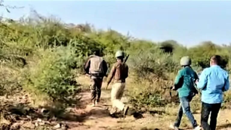 धौलपुर: बीहड़ में छिपे 2 कुख्यात इनामी डकैत गिरफ्तार, रायफल और 1 दर्जन कारतूस बरामद NewsTak