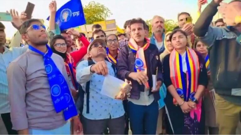 बाड़मेर में हिंदू धार्मिक ग्रंथ को फाड़कर उसे जलाने का आरोप, पुलिस ने 3 को किया गिरफ्तार NewsTak