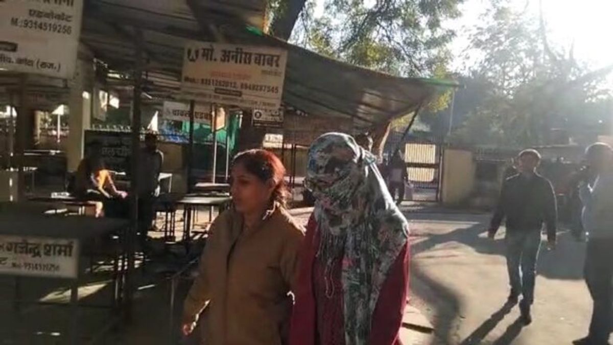 कोटा में डर्टी प्रोफेसर केस: स्टूडेंट्स को जाल में फंसाने के लिए यह साजिश रचती थी छात्रा, पुलिस ने किया गिरफ्तार NewsTak