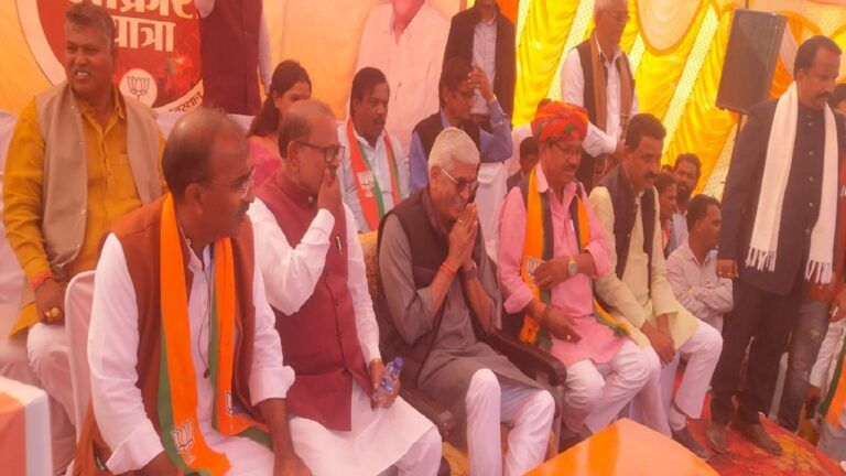 पेपर लीक मामले में शेखावत ने गहलोत सरकार को घेरा, केंद्रीय मंत्री ने की सीबीआई जांच की मांग NewsTak