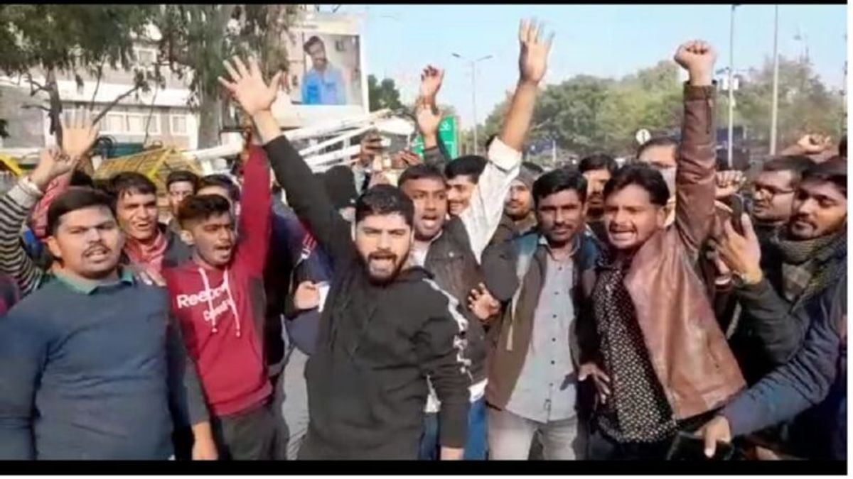 राजस्थान में शिक्षक भर्ती पेपर लीक के बाद जगह-जगह अभ्यर्थियों का प्रदर्शन, सरकार के खिलाफ की नारेबाजी NewsTak