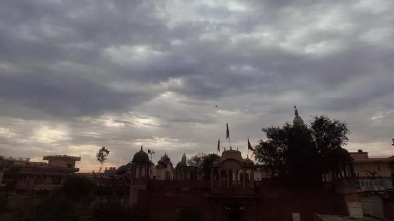 Rajasthan Weather Today: तापमान बढ़ा पर कई जिलों में छाए बादल, बारिश की संभावना NewsTak