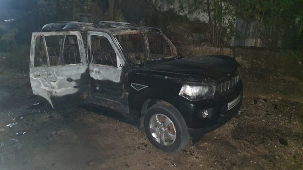 पालीः दो युवकों के बीच विवाद, सड़क पर खड़ी एक स्कॉर्पियो में लगा दी आग NewsTak