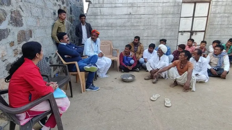 बाड़मेर: घरों पर आसमान से बरस रहे पत्थर, यह देखकर कोई हैरान, मौके पर एसपी भी पहुंचे NewsTak
