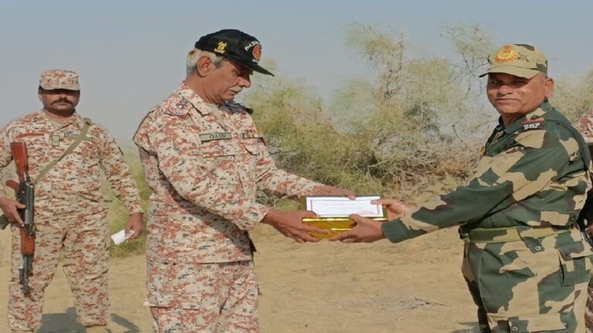 राजस्थान में भारत-पाक सरहद पर बंटी मिठाइयां, पाक रेंजर्स ने दी गणतंत्र दिवस की बधाई NewsTak