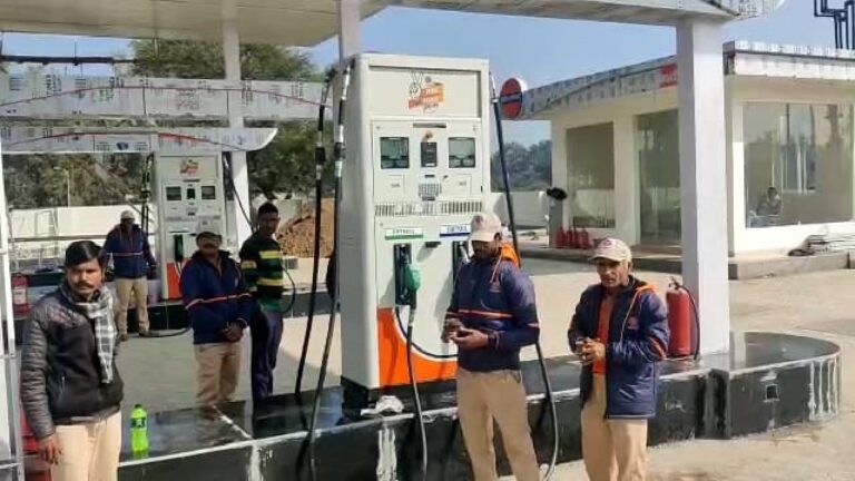 कोटा: अब जेल के कैदी लोगों की गाड़ियों में भरेंगे पेट्रोल-डीजल, शुरू हुआ अनोखा पेट्रोल पंप NewsTak