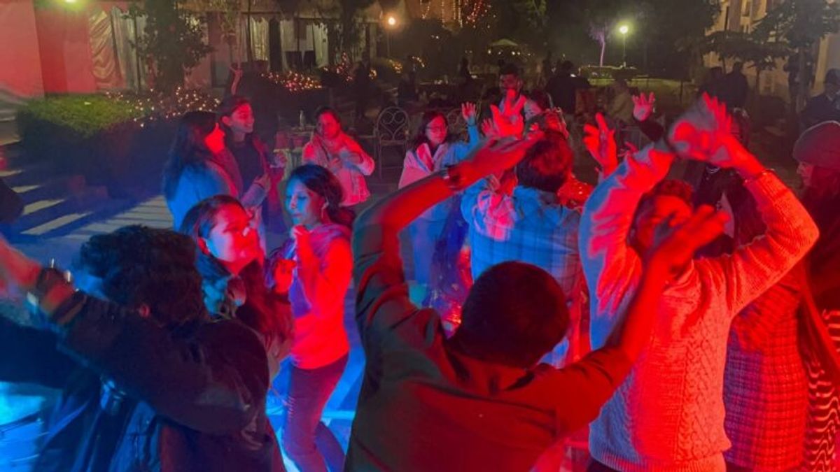 New Year 2023: कुंभलगढ़ दुर्ग में धूमधाम यूं मना न्यू ईयर, DJ की धुन पर थिरकते नजर आए लोग NewsTak