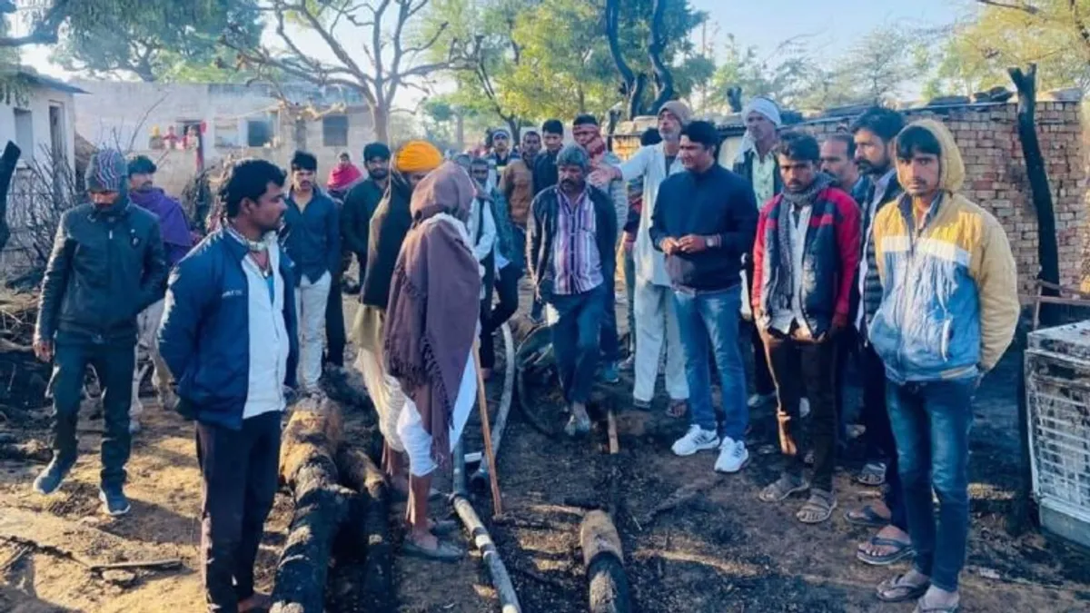 नगौर: गैस सिलेंडर बलास्ट में 3 भाइयों के मकान जले, लोगों ने बचाई 7 दिन की प्रसूता की जान NewsTak