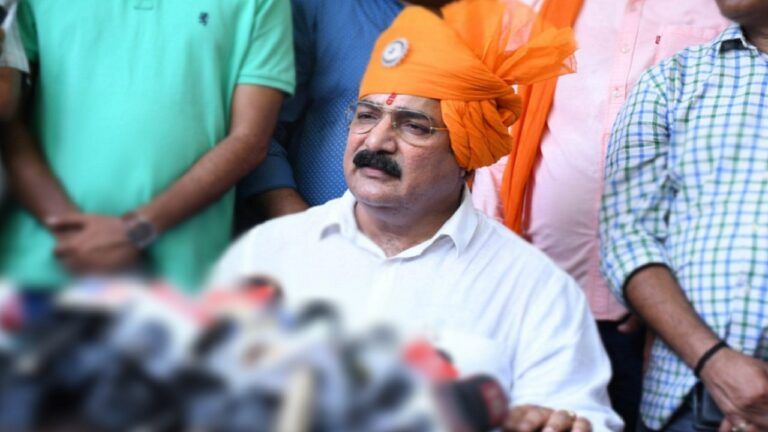 धारीवाल को घेरने लगी दिव्या मदेरणा तो खाचरियावास ने कर दी तारीफ, कैबिनेट मंत्री ने पढ़े कसीदे झंडा फहराने पर लगी रोक पर मंत्री खाचरियावास बोले- बीजेपी दंगे करवाने के लिए कर रही है राजनीति