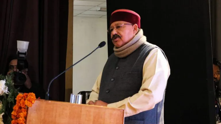 उत्तराखंड के मंत्री सतपाल महाराज बोले- जोशीमठ के लोगों को विस्थापित करने की तैयारी, रिपोर्ट आने का इंतजार NewsTak