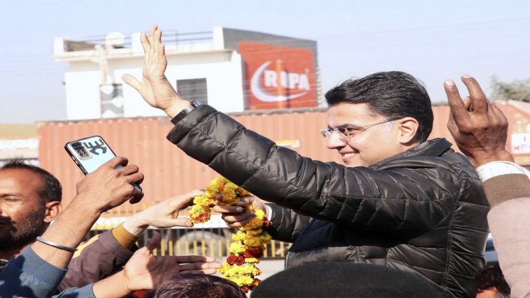 सचिन पायलट के समर्थन में लगाए नारे, गहलोत की पुलिस ने युवक का काट दिया चालान NewsTak