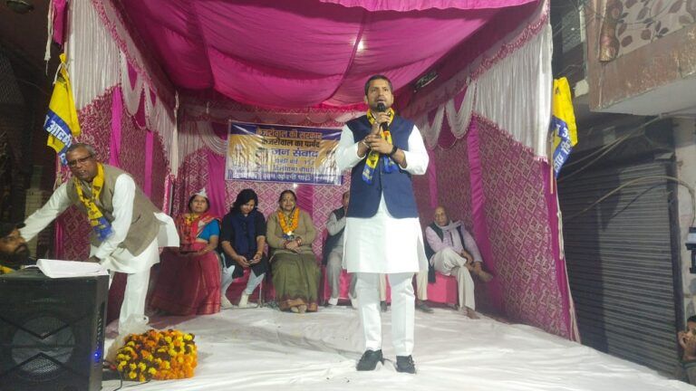 राजस्थानः आप पार्टी का शुरू होना था सदस्यता अभियान, क्राइम ब्रांच ने प्रभारी विनय मिश्रा को थमा दिया नोटिस NewsTak