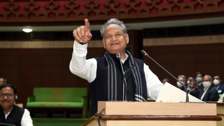 गहलोत ने गिनाई सरकार की उपलब्धियां, बीजेपी से पूछे ये 10 सवाल, जानें पूरा मामला NewsTak