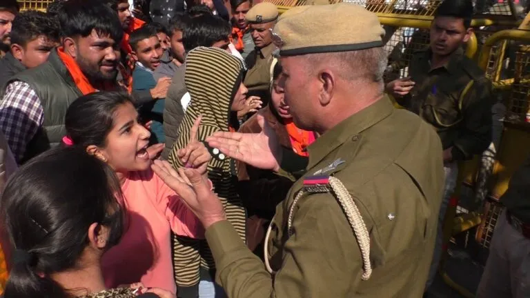 सीएम गहलोत के फरमान का विरोध, प्रदर्शन के दौरान स्टूडेंट्स और पुलिस के बीच हुई हाथापाई NewsTak