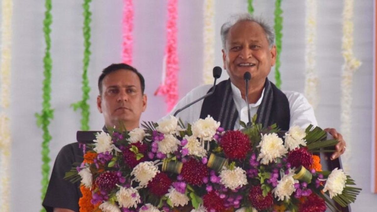 गहलोत ने मंत्री शेखावत पर लगाए घोटाले के आरोप, बोले- गिरफ्तारी से बचने के लिए Z+ सिक्योरिटी NewsTak