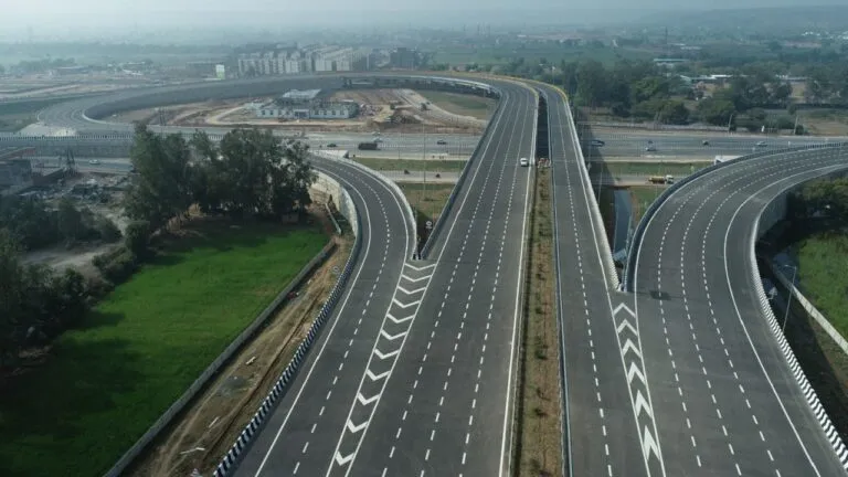 दिल्ली-मुंबई एक्सप्रेसवे बना काली करतूतों का अड्डा! देखकर पुलिस के भी उड़ गए होश NewsTak