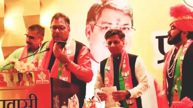 Video: प्रवासी सम्मेलन में ट्रेन का मुद्दा उठा तो पूनिया ने सीधे मंत्री को लगा दिया फोन, जानिए फिर आगे क्या हुआ NewsTak