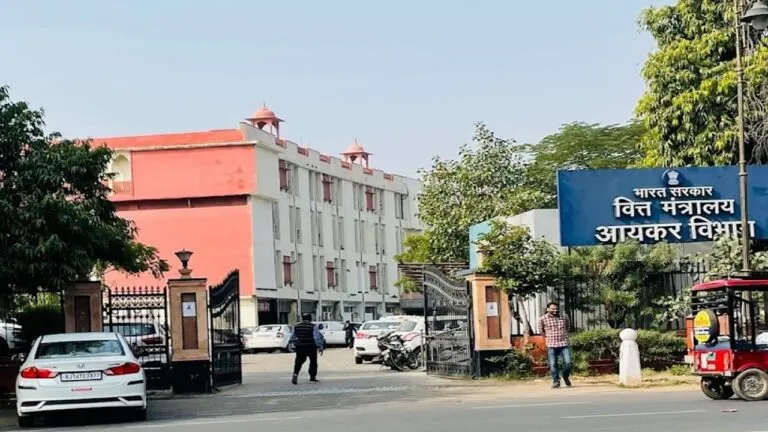 राजस्थान में मिराज ग्रुप पर इनकम टैक्स की रेड, ब्लैकमनी के मामले को लेकर कई ठिकानों पर छापा! NewsTak