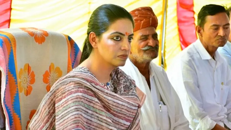 दिव्या मदेरणा ने क्षेत्रवासियों से कहा- खूब करो बिजली चोरी! कांग्रेस विधायक का वीडियो वायरल जोधपुर: 4 लोगों की हत्या के बाद ओसियां विधायक दिव्या बोलीं- मैं क्या बताऊं, मैं खुद सेफ नहीं हूं!