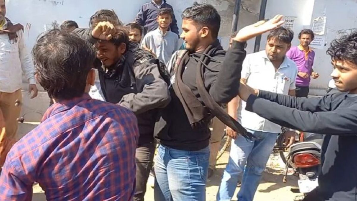 मोबाइल छीनकर उल्टे पीड़ित को ही पीटने लगे बदमाश, ताकि लोग उसे ही चोर समझें, ऐसे हुआ खुलासा NewsTak