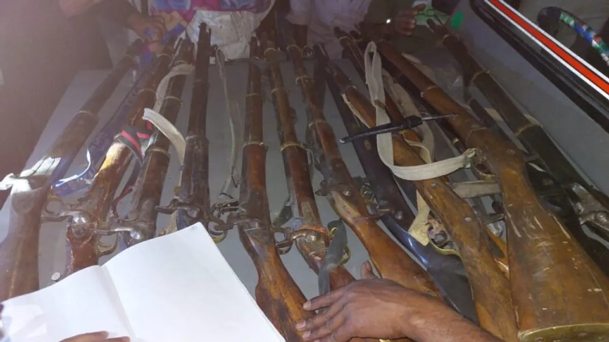 सिरोही: जंगल में जीप और बाइक से घूमते दिखे संदिग्ध, पुलिस पहुंची तो मिलीं 14 बंदूकें और बारूद NewsTak