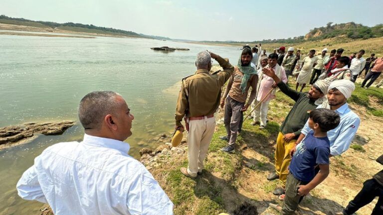 चंबल नदी में छुपकर बैठा था मगरमच्छ, पानी पीने गए पशुपालक के साथ ऐसे हुई खौफनाक वारदात, जानें NewsTak