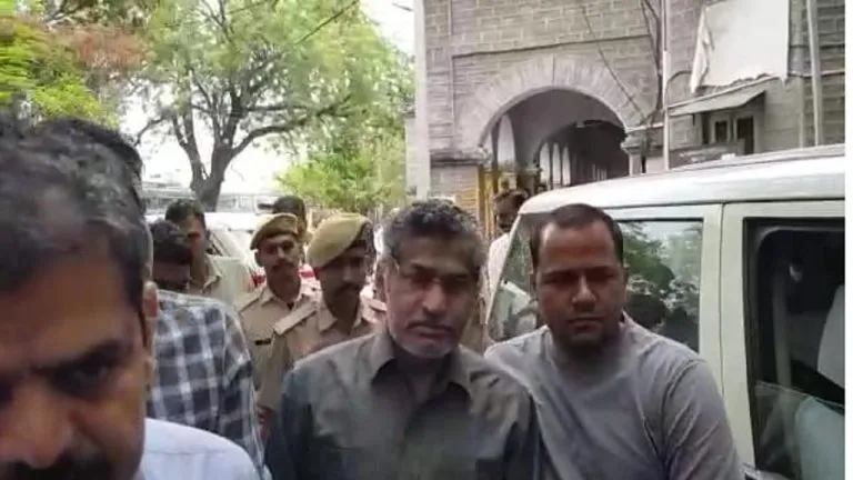 बाबूलाल कटारा पर लटकी तलवार! एसओजी की गिरफ्त में आने के बाद सरकार भी करेगी ये कार्रवाई पेपर लीक मामले में ED ने बाबूलाल कटारा को किया गिरफ्तार, 3 दिन तक करेगी पूछताछ