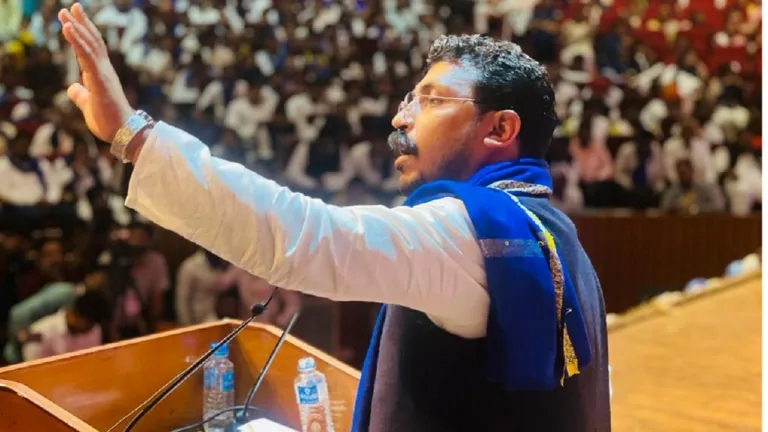 चुनाव से पहले भीम आर्मी चीफ चंद्रशेखर की हुंकार, दलित वोटों को साधने के लिए करेंगे बड़ी रैली! दलितों पर अत्याचार के विरोध में चंद्रशेखर आजाद का महासम्मेलन, दलित वोट बैंक पर होगी नजर !