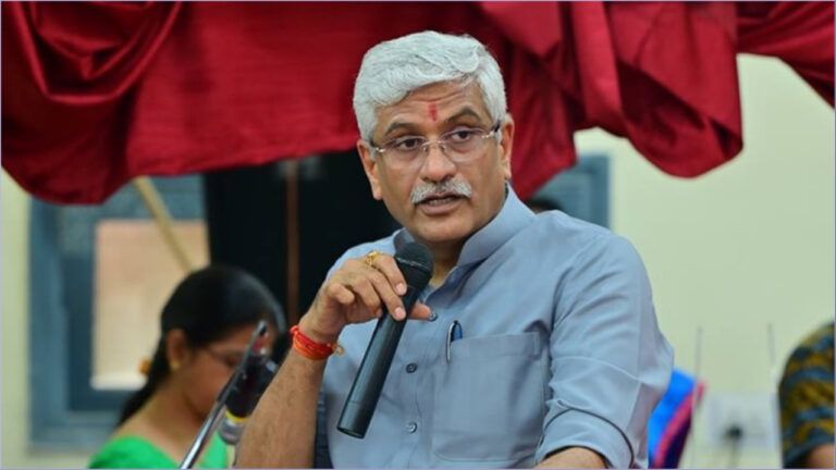 संजीवनी केस में गजेंद्र सिंह शेखावत की बढ़ेगी टेंशन! SOG ने माना आरोपी, हाईकोर्ट में रिपोर्ट हुई पेश केंद्रीय मंत्री शेखावत ने वसुंधरा राजे को बताया अपनी नेता, गहलोत सरकार पर उठाए ये सवाल