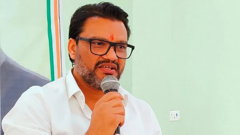 Phone Tapping Case: शेखावत के वॉयल सैंपल की होगी जांच? लोकेश शर्मा ने केंद्रीय मंत्री पर साधा निशाना NewsTak