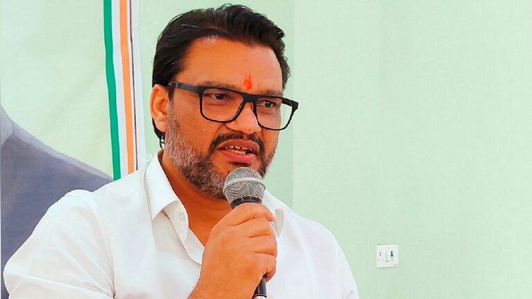 Phone Tapping Case: शेखावत के वॉयल सैंपल की होगी जांच? लोकेश शर्मा ने केंद्रीय मंत्री पर साधा निशाना NewsTak