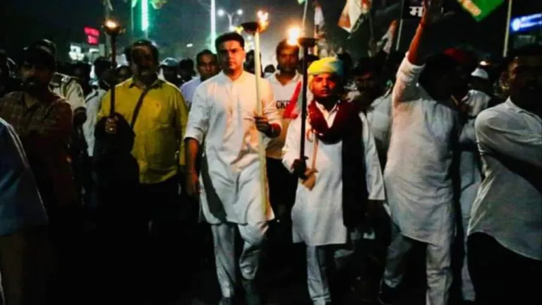 यूथ कांग्रेस के कार्यक्रम में बाल-बाल बचे सचिन पायलट, दौड़ते समय कंधे पर गिरी जलती हुई मशाल