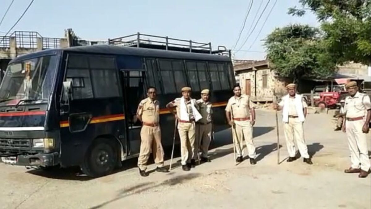 टोंक: मालपुरा में भड़की हिंसा के बाद धारा 144 लागू, देर रात संभागीय आयुक्त और IG ने किया दौरा NewsTak