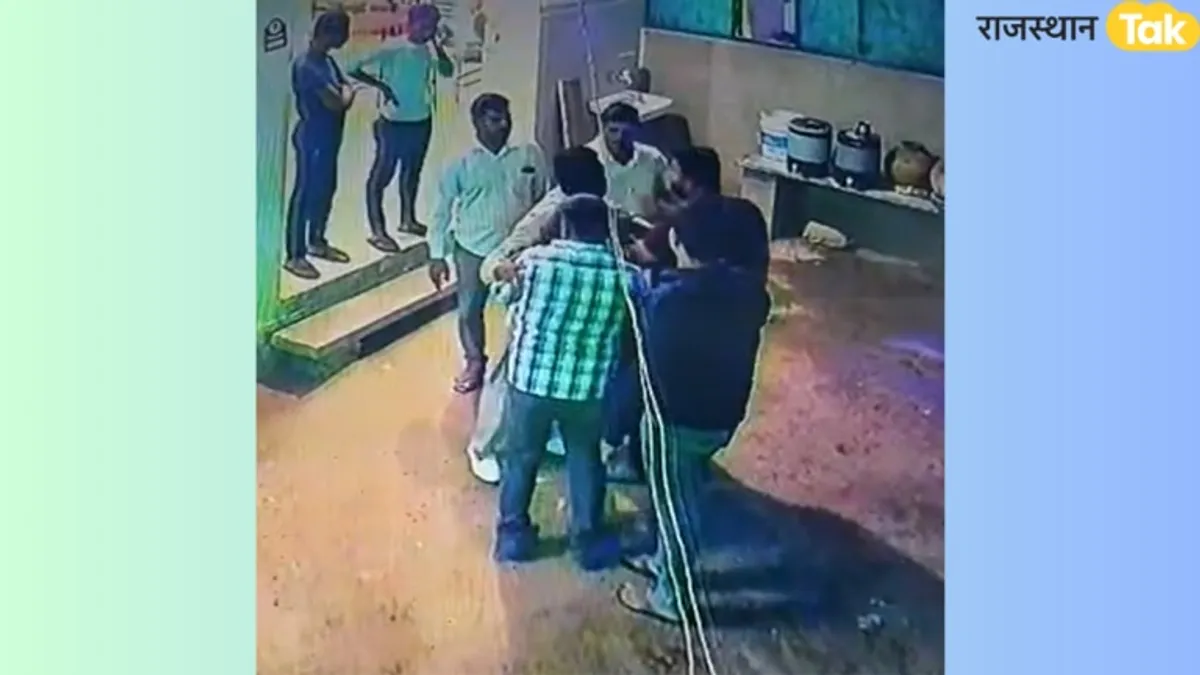होटल मालिक ने मांगा 900 रुपए का बिल तो बदमाशों ने तान दी पिस्तौल, बोले- पुलिस भी हमसे डरती है NewsTak