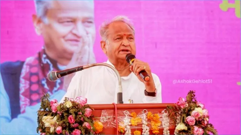 गहलोत के मंत्री बोले- सचिन पायलट कांग्रेस के लिए करते रहेंगे काम, कार्रवाई पर भी कही ये बात गहलोत के मंत्री ने दिया बयान, कहा- सचिन पायलट कांग्रेस के लिए करते रहेंगे काम, कार्रवाई पर भी कही