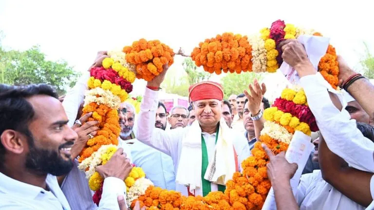 गहलोत ने उदयपुर के कोटड़ा में मनाया बर्थडे, आदिवासी परिवार के घर इस अंदाज में किया सेलिब्रेट NewsTak