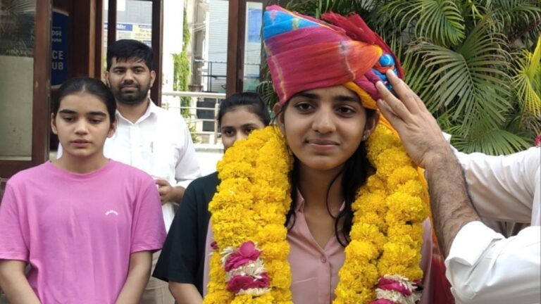 Sikar: 12वीं आर्ट्स में विदुषी ने टॉप किया राजस्थान, 1 साल से पिता से भी नहीं मिली, बनना चाहती हैं जज