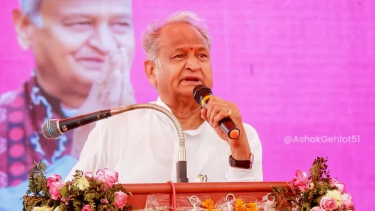 कर्नाटक के नतीजों से गदगद हुए CM गहलोत! राजस्थान विधानसभा चुनाव को लेकर किया ये बड़ा दावा 'राजस्थान में बिहार की तरह करवाएंगे जातिगत जनगणना', CM गहलोत बोले- कोर्ट ने नहीं लगाई रोक