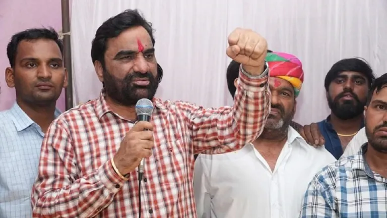 वसुंधरा राजे के शेखावटी दौरे से पहले जुबानी जंग! बेनीवाल ने पूर्व सीएम को याद दिलाया पुराना वादा Rajasthan: हनुमान बेनीवाल को उनकी पत्नी और भाई क्यों नहीं दे पाएंगे वोट, जानें वजह