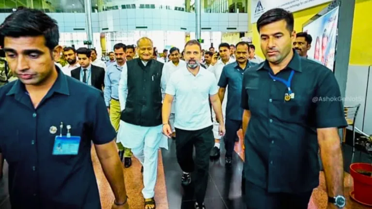 उदयपुर पहुंचे राहुल गांधी, 5 मिनट तक CM गहलोत के साथ हेलीकॉप्टर में की चर्चा NewsTak