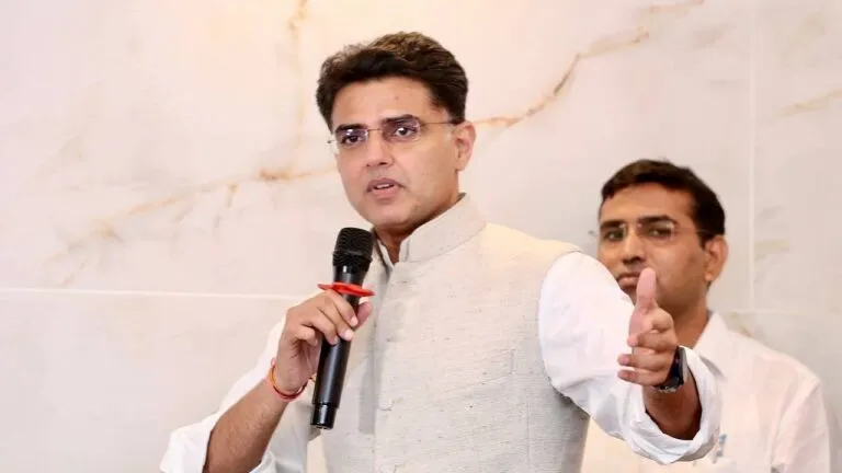 मीटिंग के बाद बाहर आए पायलट, बोले- बन रही स्ट्रेटजी जिससे अल्टरनेट नहीं रिपीट करेंगे सरकार