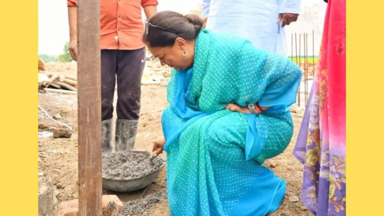 वसुंधरा राजे ने की ईंटों की चिनाई, पूर्व सीएम बोलीं- यह मज़बूत जोड़ है, टूटेगा नहीं, जानें क्या है वजह NewsTak