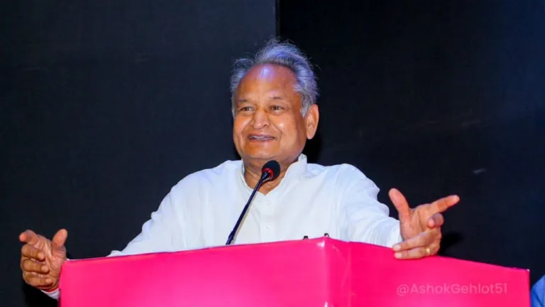 आज कैबिनेट बैठक में गहलोत खेलेंगे बड़ा दांव! पायलट के गढ़ को साधने की भी होगी कोशिश? CM गहलोत का बड़ा तोहफा, वोल्वो समेत रोडवेज की सभी बसों में महिलाओं का किराया लगेगा आधा