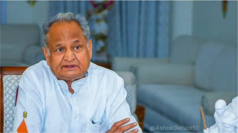 मानहानि का मुकदमा झेल रहे गहलोत को हाईकोर्ट ने फिर भेजा नोटिस! 3 अक्टूबर को होगी सुनवाई Rajasthan: सीएम गहलोत के सामने चुनौतियों का पहाड़, कैसे रिपीट होगी कांग्रेस सरकार