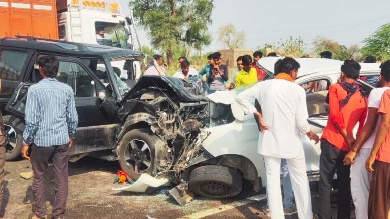 बाड़मेर: हनुमान बेनीवाल की रैली में जा रहे समर्थकों की गाड़ी दूसरे कार से टकराई, 3 की मौत NewsTak
