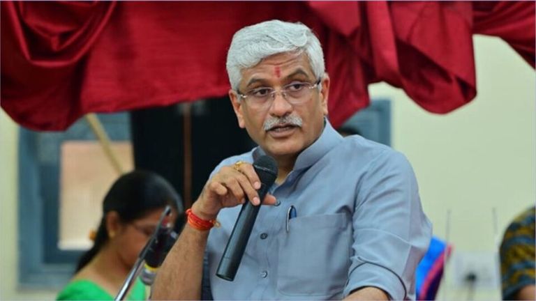 शेखावत का गहलोत पर जुबानी वार, सीएम से बोले- जोधपुर को अपना गृहनगर नहीं कहना चाहिए गहलोत सरकार को लेकर बोले मोदी के मंत्री गजेंद्र सिंह शेखावत, कहा -'बजरंग बली धोबी पछाड़ देंगें'