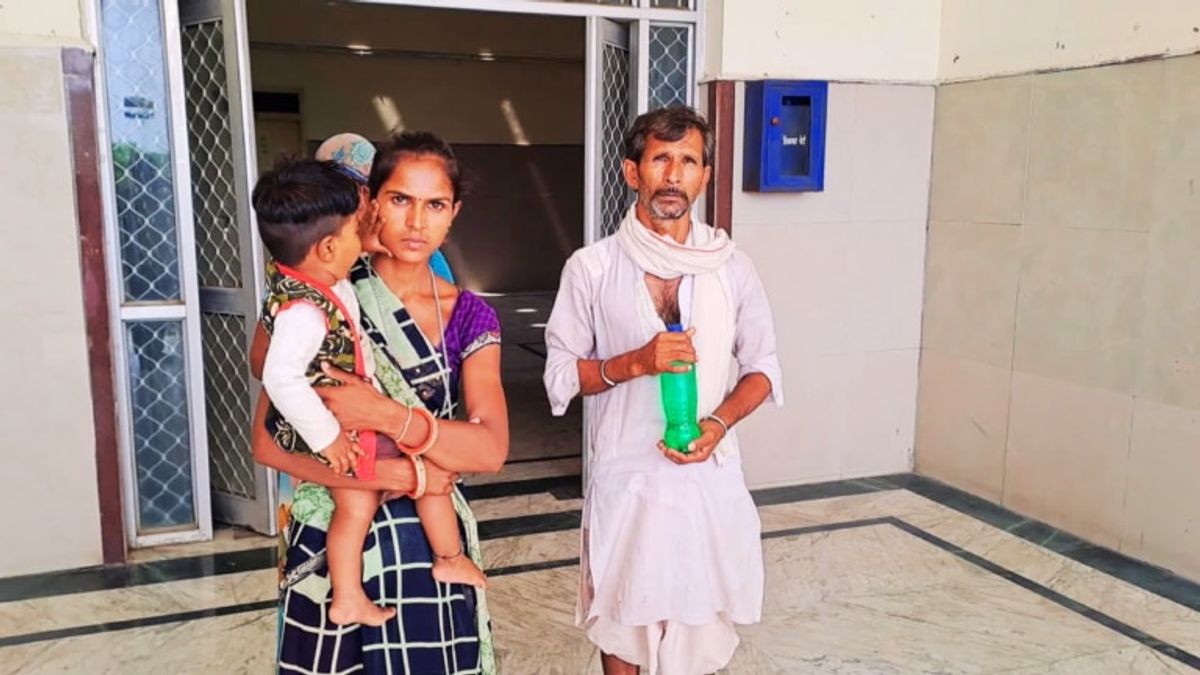 नाबालिग लड़की से दूसरी शादी करने का प्लान कर रहा पति, पत्नी पहुंच गई एसपी ऑफिस नाबालिग लड़की से दूसरी शादी करने का प्लान कर रहा पति, पत्नी पहुंच गई एसपी ऑफिस